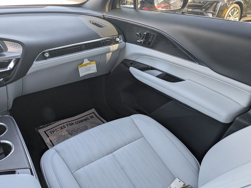 2025 Cadillac LYRIQ Luxury 1