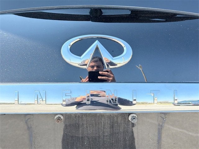 2012 INFINITI QX56 8-passenger