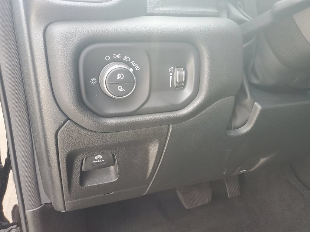 2023 RAM 1500 Big Horn Crew Cab 4x4 5'7" Box