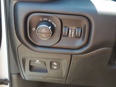 2019 RAM 1500 Big Horn/Lone Star Crew Cab 4x4 5'7" Box