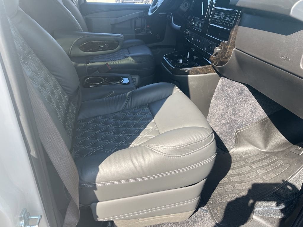 2025 Chevrolet Express Cargo WT