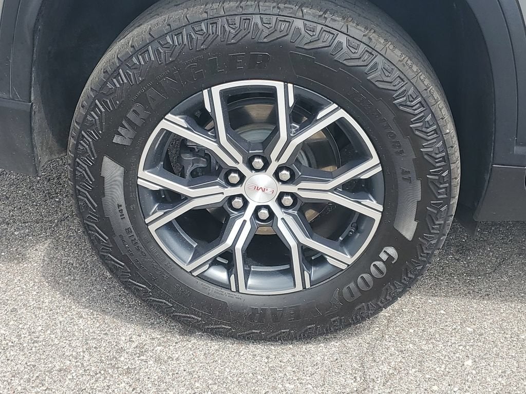 2025 GMC Acadia AT4