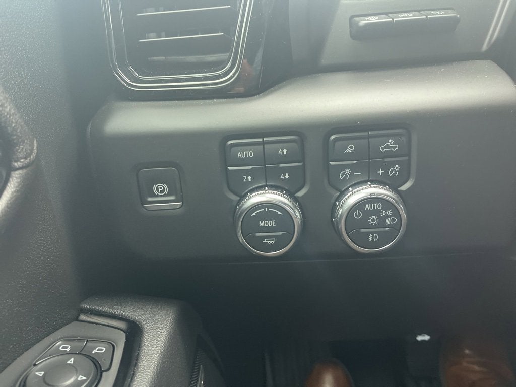 2025 GMC Sierra 3500 HD AT4